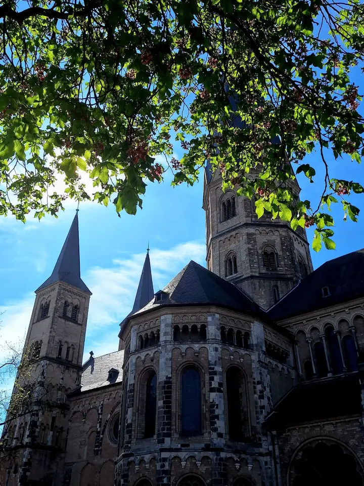 La cathédrale Saint-Martin se dresse à cet endroit depuis dix siècles