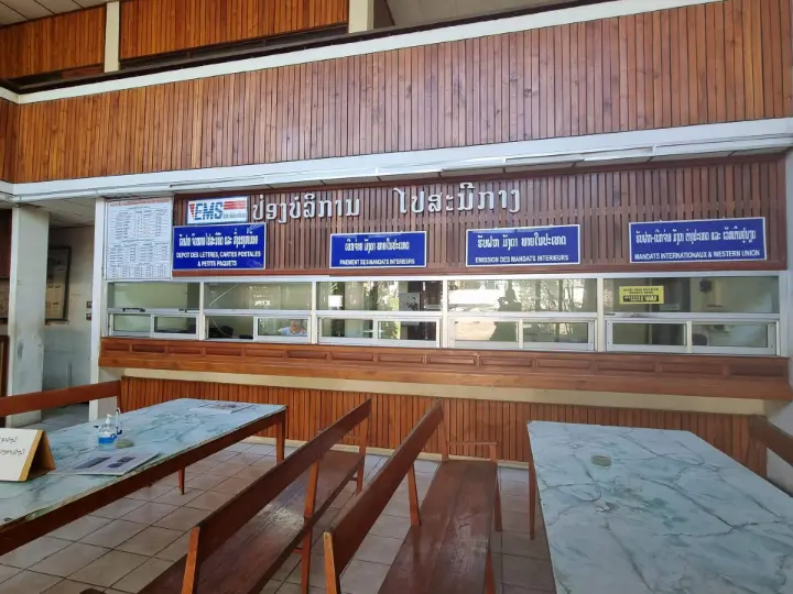 Retour vers le passé à l’intérieur du bureau de poste de Luang Prabang en mai 2023